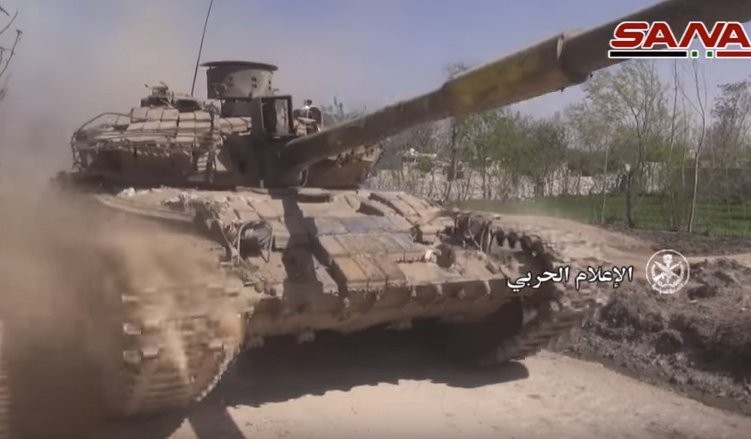 Xe tăng quân đội Syria tiến công trên chiến trường Đông Ghouta - ảnh minh hoa Masdar News