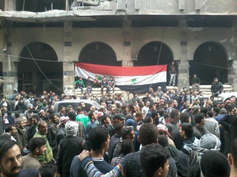 Người dân thượng cở trong thành phố Douma . ảnh minh họa Masdar News