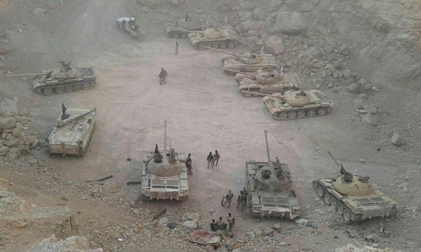 Quân đội Syria thu giữ nhiều tăng thiết giáp của lực lượng Hồi giáo cực đoan. Video Syrian Reporters