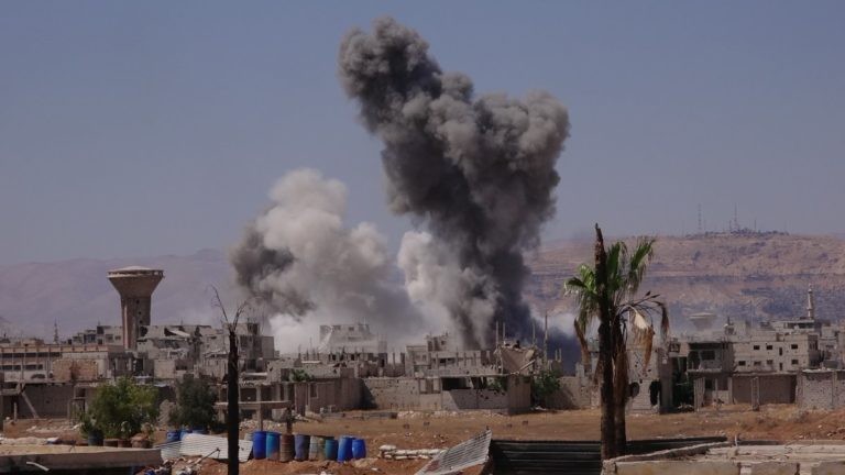 Lực lượng pháo binh - tên lửa su đoàn cơ giới số 4 tấn công quận Trại ti nạn Yarmouk - ảnh South Front