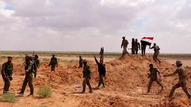 Binh sĩ quân đội Syria trên chiến trường phía tây sông Euphrates. Abgr minh họa Sou Front