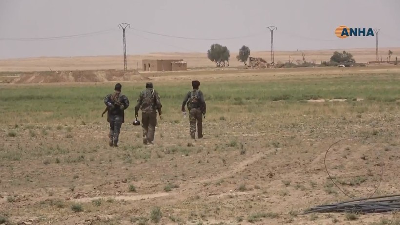 Binh sĩ lực lượng SDF trên chiến trường Hasakah. Ảnh minh họa video ANHA