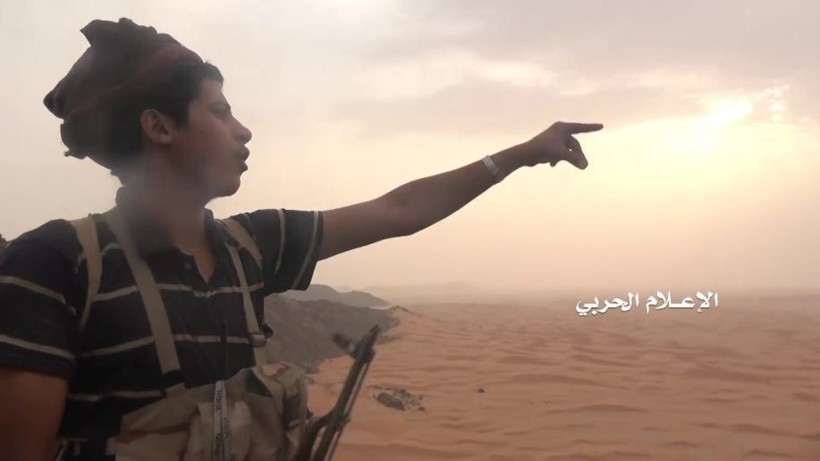 Binh sĩ Houthi tiến công lien minh quân sự do Ả rập Xê út dẫn đầu. Ảnh minh họa Masdar News