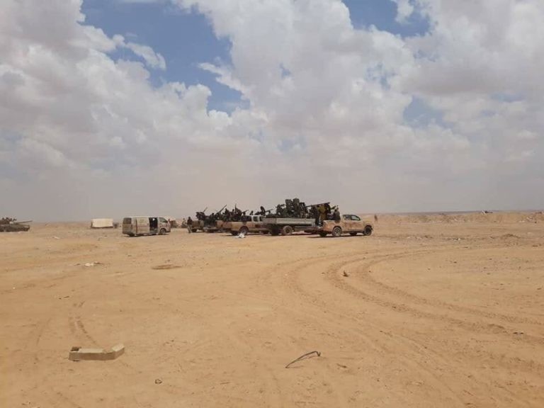 Các đơn vị quân đội Syria trên sa mạc phía tây Deirr Ezzor. Ảnh minh họa South Front