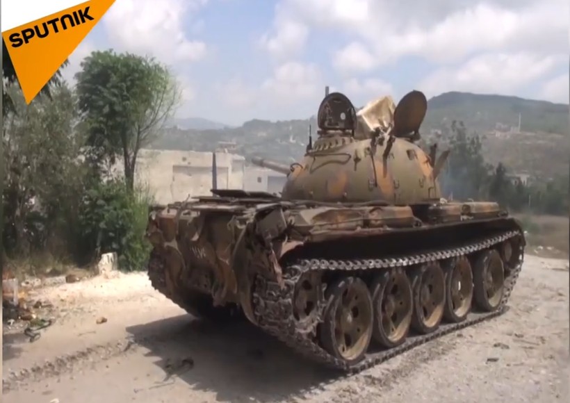 Quân đội Syria pháo kích trên chiến trường Latakia. Ảnh video Sputnik