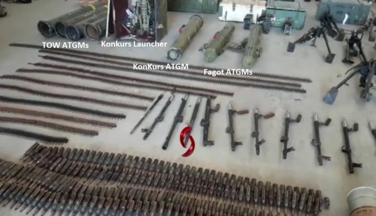 Các loại vũ khí thu giữ được của lực lượng Hồi giáo cực đoan ở tỉnh Quneitra. Ảnh minh họa video