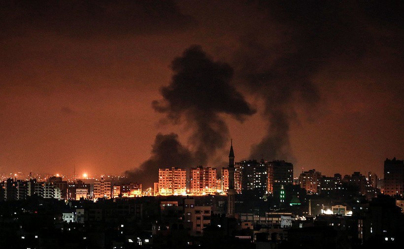 Không quân Israel không kích dải Gaza. Ảnh Quds News Network