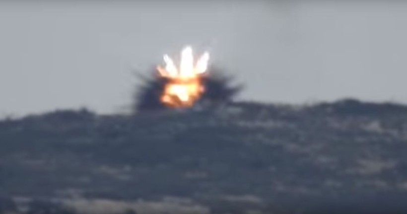 Quân đội Syria tiêu diệt 1 tay súng bắn tỉa khủng bố Al-Nusra trên chiến trường Latakia. Ảnh minh họa video.