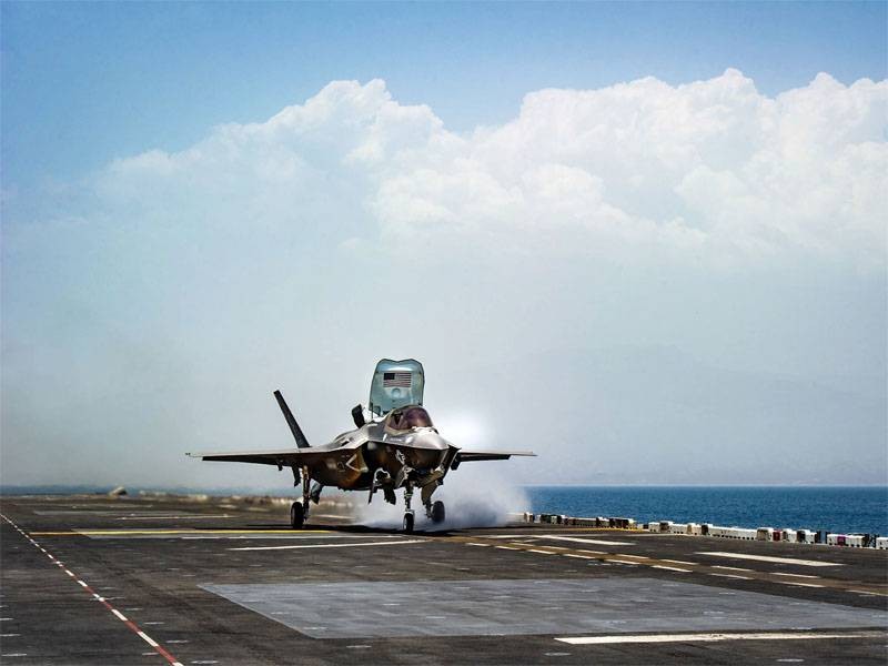 Máy bay F-35B Mỹ cất cánh trên tàu sân bay đổ bộ trực thăng USS Essex (LHD 2). Ảnh minh họa video Hải quân Mỹ