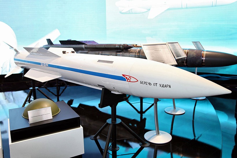 Tên lửa siêu âm R-37M tầm siêu xa, được trang bị cho Su-57. Ảnh minh họa Interfax
