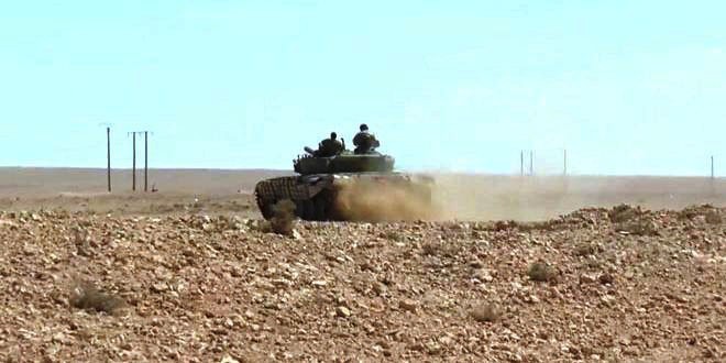 Xe tăng quân đội Syria tiến công trên chiến trường Al-Safa. Ảnh minh họa Masdar BNews