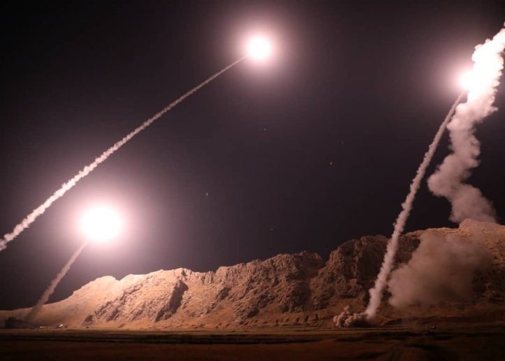 Lực lượng IRGC tấn công tên lửa đạn đạo vào căn cứ địa của IS ở Deir Ezzor. Ảnh minh họa video Ruptly