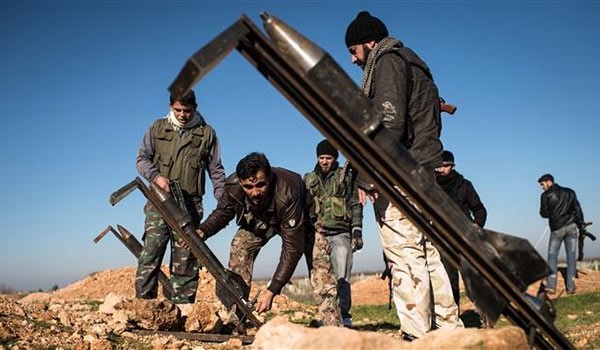 Nhóm chiến binh Hồi giáo thánh chiến chuẩn bị tên lửa tự chế tấn công chiến tuyến quân đội Syria. Ảnh minh họa Muraselon