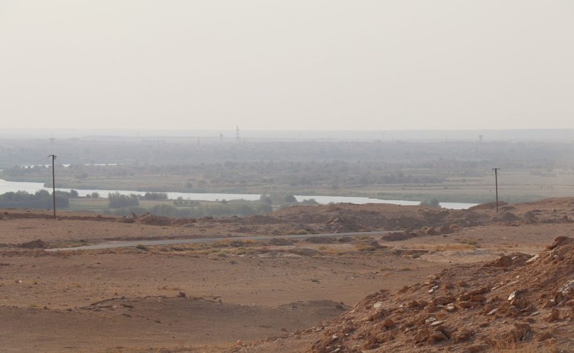 Vùng chiến trường trên bờ đông sông Euphrates thuộc địa phận tỉnh Deir Ezzor