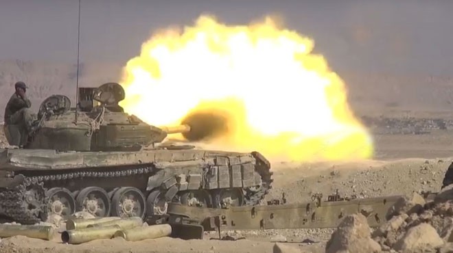 Xe tăng quân đội Syria tiến công trên chiến trường Al-Safa, Sweida. Ảnh South Front
