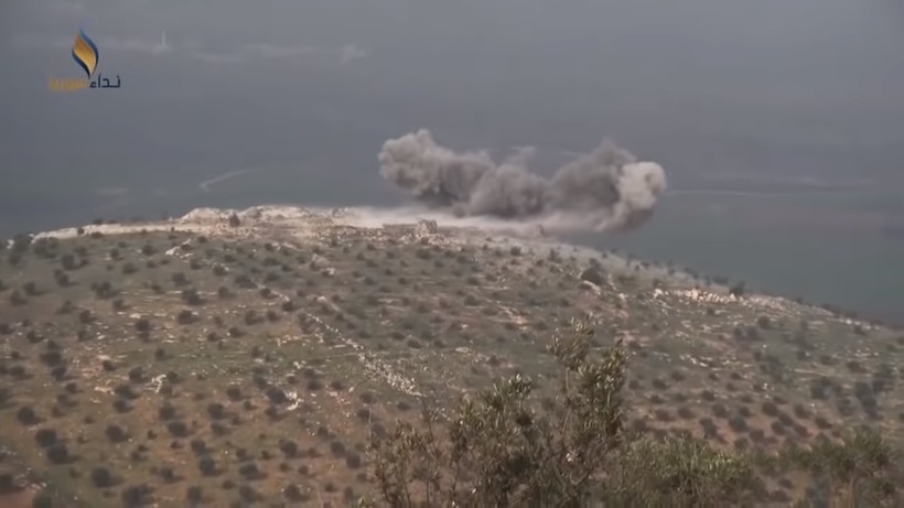 Lực lượng Hồi giáo cực đoan pháo kích vào chiến tuyến quân đội Syria ở Idlib. Ảnh minh họa: South Front.