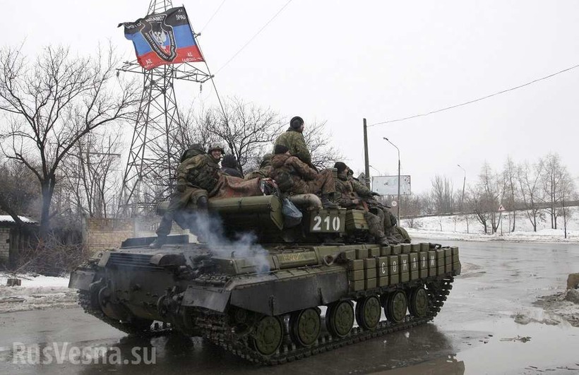 Xe tăng lực lượng dân quân Donetsk sẵn sàng chiến đấu. Ảnh minh họa: Rusvesna.