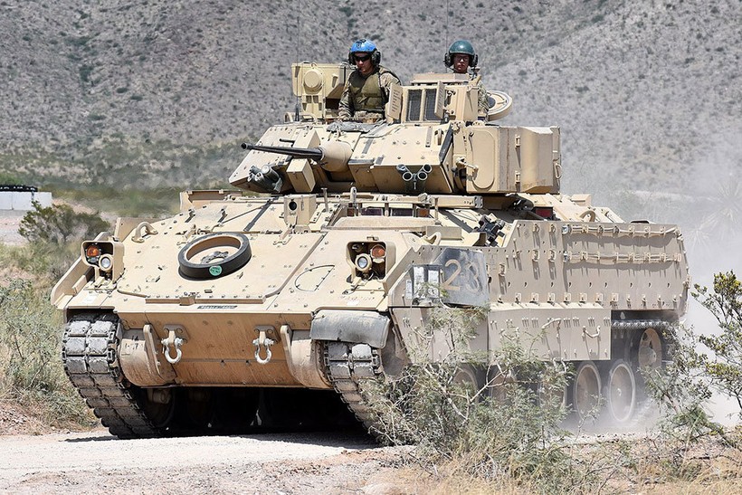  Xe bộ binh chiến đấu Mỹ BMP M2 "Bradley". Ảnh Russian Gazeta
