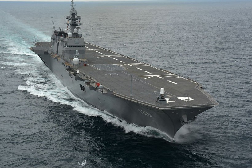 Khu trục hạm đổ bộ trực thăng Izumo Nhật Bản, ảnh minh họa ABS-CBN.