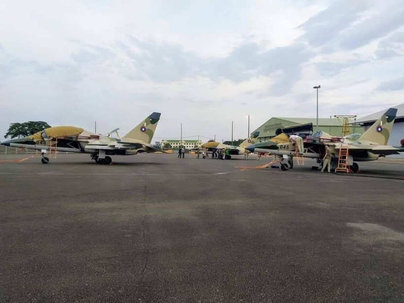 Những chiếc máy bay huấn luyện Yak - 130 đầu tiên của không quân Lào.