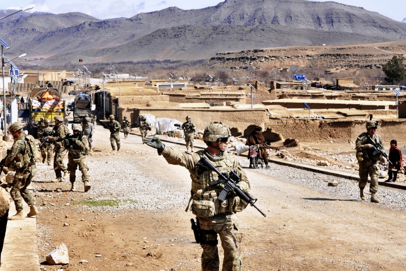 Binh sĩ Mỹ đi tuần ở Afghanistan. Ảnh minh họa Task & Purpose