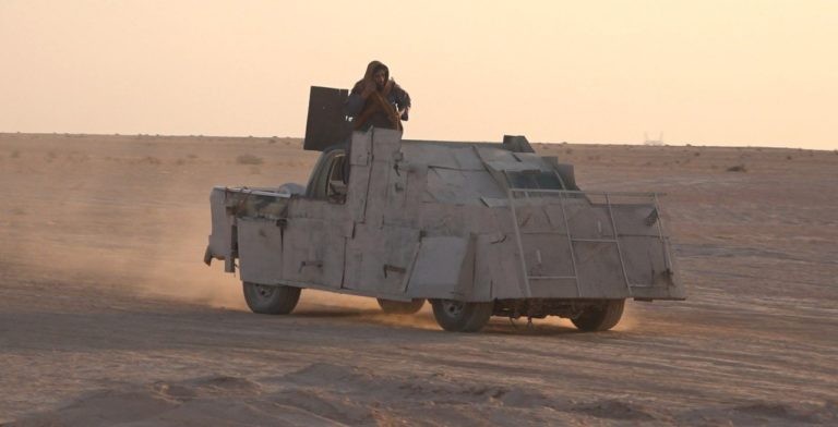Xe chiến đấu và đánh bom tự sát của IS trên chiến trường Deir Ezzor. Ảnh South Front
