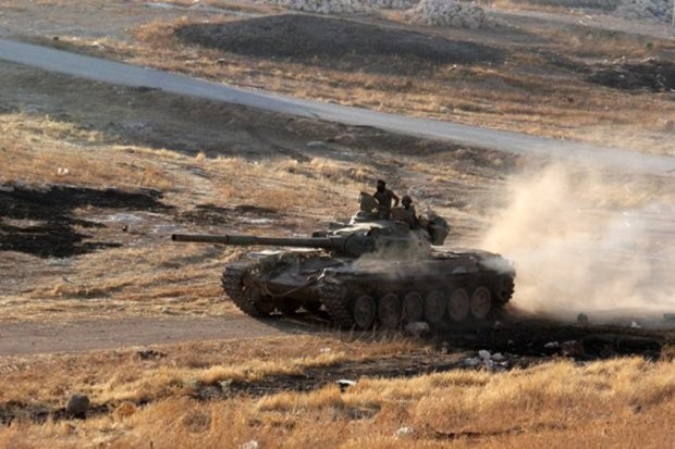 Xe tăng quân đội Syria trên chiến trường miền bắc Hama. Ảnh minh họa: Masdar News.