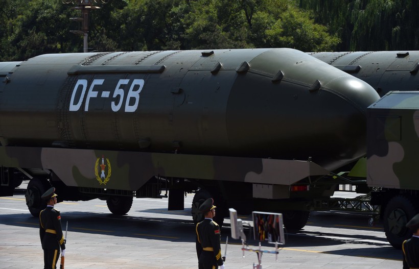Xe phóng tên lửa DF-05B của lực lượng pháo binh-tên lửa chiến lược Trung Quốc.