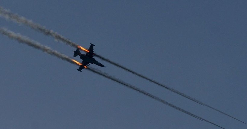 Máy bay chiến đấu Iraq không kích trên chiến trường Deir Ezzor. Ảnh minh họa Masdar News