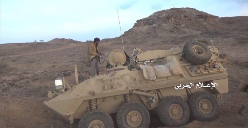 Lực lượng Houthi phá hủy xe thiết giáp của Liên minh quân sự Ả rập Xê út. Ảnh South Front