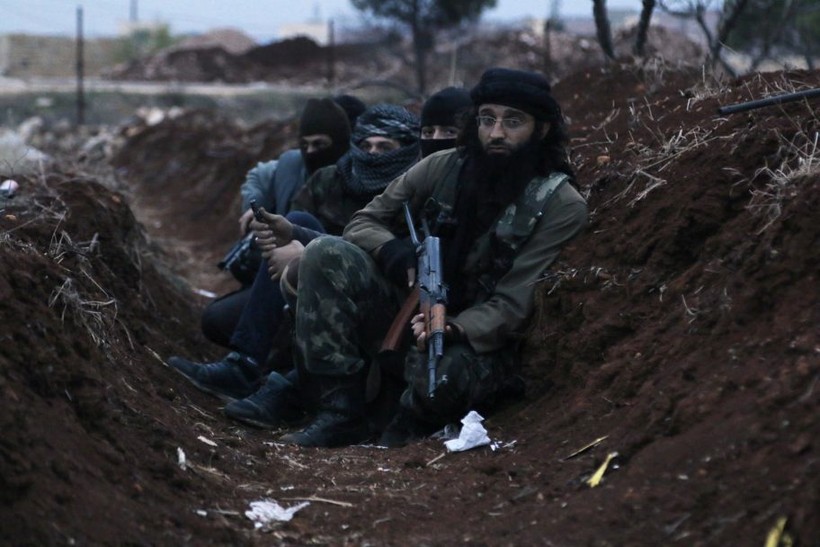 Những tay súng Hồi giáo cực đoan chuẩn bị cho cuộc tấn công khủng bố ở miền bắc Hama.