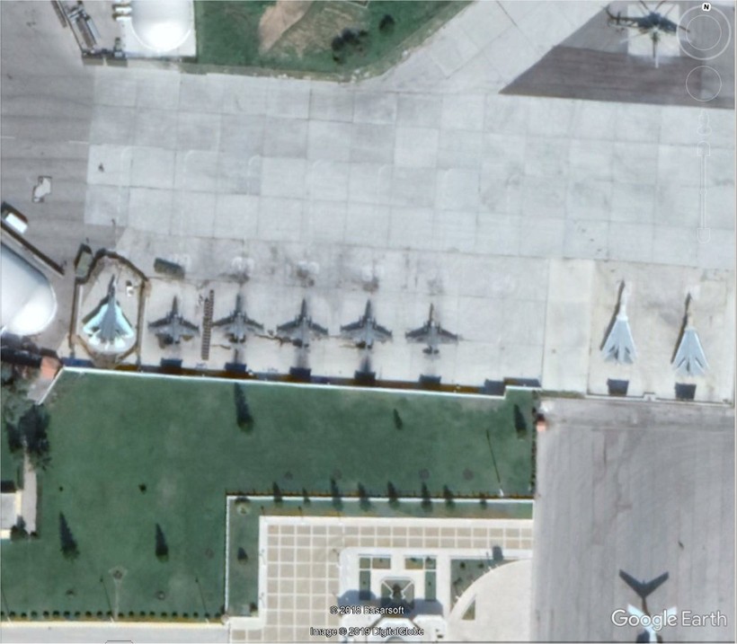 Máy bay tiêm kich tàng hình Su-57 trên sân bay Khmeimim.
