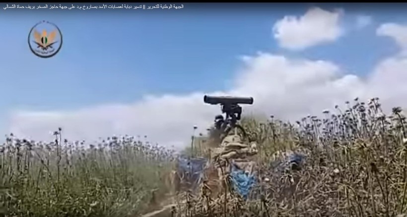 Các tay súng "thánh chiến" sử dụng tên lửa chống tăng có điều khiển ATGM tấn công quân đội Syria. Ảnh minh họa video "đối lập" Syria