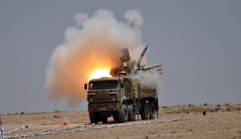 Tổ hợp pháo - tên lửa Pantsir-S1 của quân đội Syria khai hỏa. Ảnh minh họa Masdar News