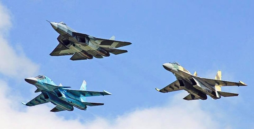 Các máy bay chiến đấu của Sukhoi: Su-57, Su-35S và vịt con Su-34. Ảnh minh họa Military Wach Magazine