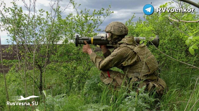 Binh sĩ Nga bắn súng phóng lựu RPG-22. Ảnh RusVesna