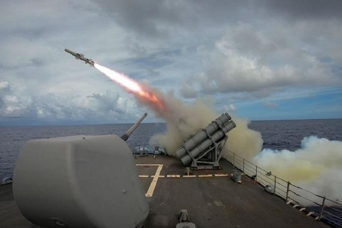 Hải quân Mỹ phóng tên lửa chống hạm Harpoon. Ảnh South Front