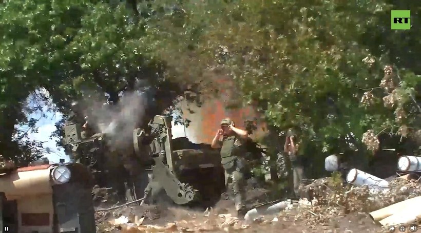 Dân quân Luhansk sử dụng pháo tự hành Malka tấn công vào Soledar. Ảnh RT
