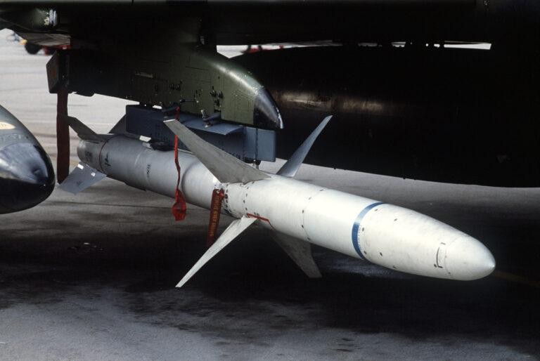 Tên lửa chống radar AGM-88_HARM của quân đội Mỹ. Ảnh South Front.