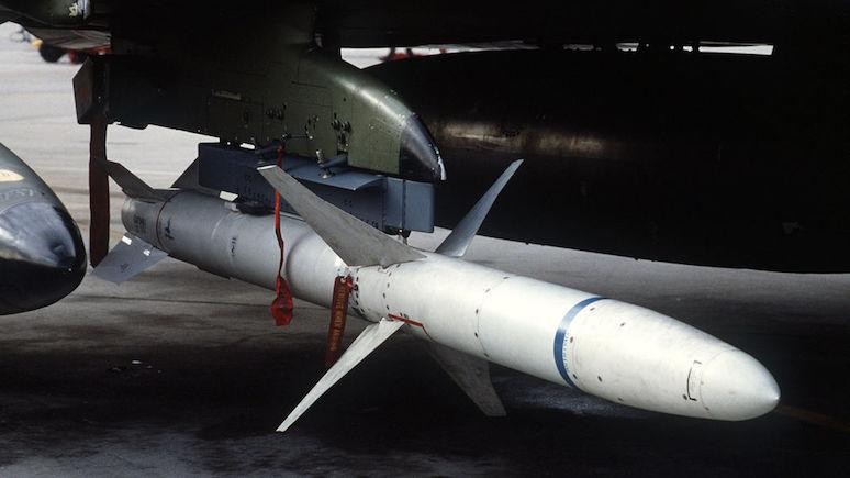 Tên lửa chống radar của Mỹ AGM-88_HARM. Ảnh Wikimedia
