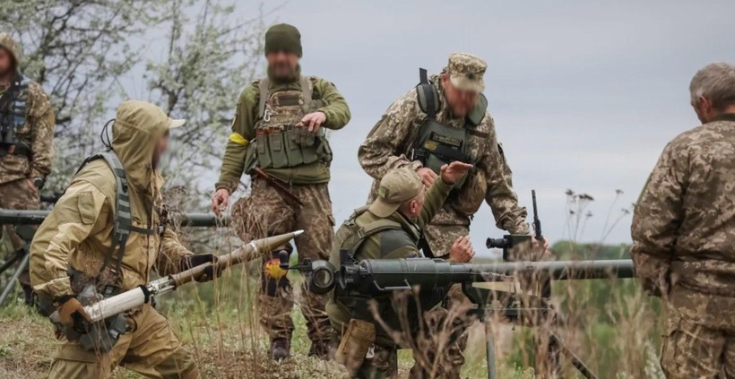 Lính dù Ukraine sử dụng pháo không giật SPG-9M Kopyo. Ảnh mil.in.ua