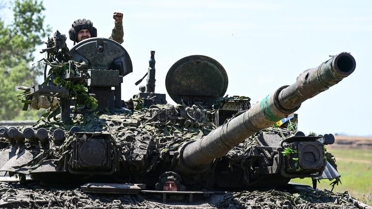 Xe tăng chủ lực T-72 quân đội Ukraine. Ảnh RT