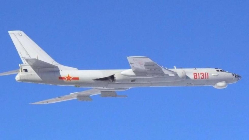 Máy bay ném bom mang tên lửa H-6K Trung Quốc. Ảnh Global Times