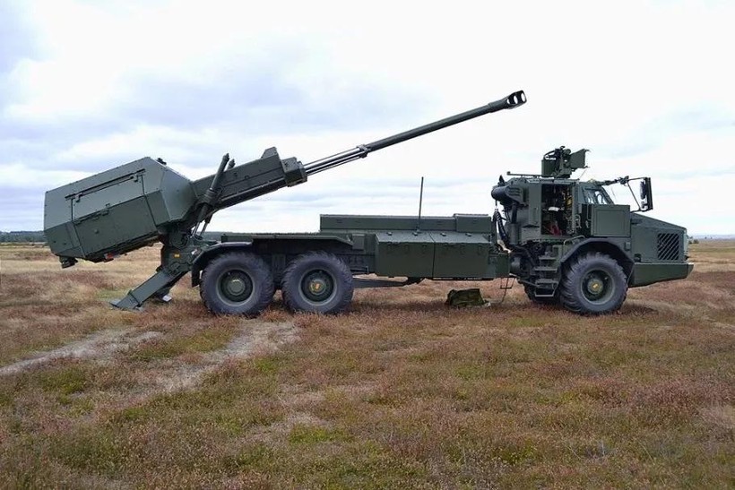 Lựu pháo tự hành bánh lốp (FH77BW L52) Thụy Điển. Ảnh Military Ukraine