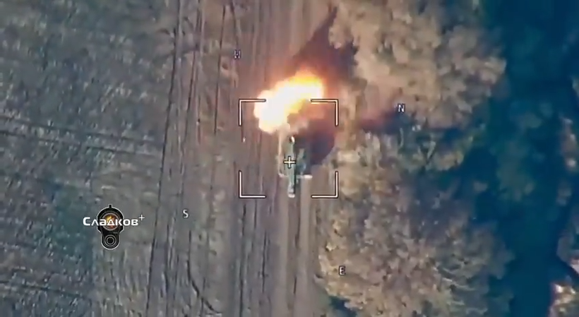 UAV tự sát Lancet phá huy 21khẩu pháo M777 quân đội Ukraine ở Kherson.
