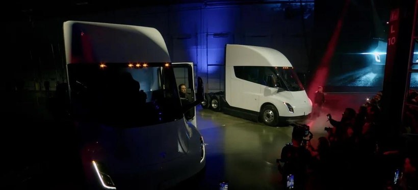 Xe vận tải Tesla Semi được bàn giao cho PepsiCo. Ảnh Tesla.