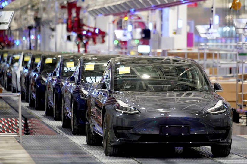 Những chiếc xe Model 3 do Tesla sản xuất trong sự kiện giao hàng tại nhà máy của hãng ở Thượng Hải, Trung Quốc ngày 7/1/2020. Ảnh REUTERS/Aly Song/