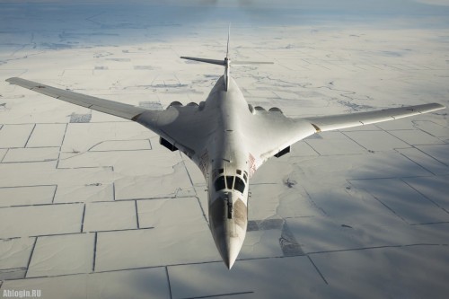 Máy bay ném bom chiến lược siêu âm Tu-160 Nga