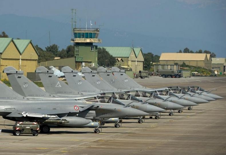 Cụm máy bay chiến đấu Rafale của Không quân Pháp ở căn cứ. Ảnh: Cankao