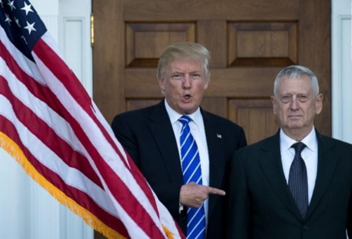 Tổng thống đắc cử Donald Trump và tướng James Mattis - cựu Tư lệnh Bộ chỉ huy Trung tâm, Quân đội Mỹ. Ảnh: CNN